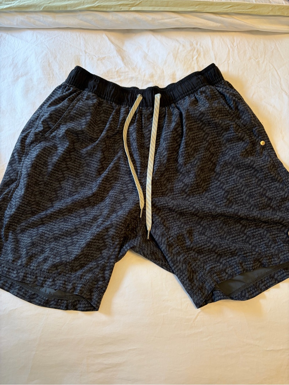 Vuori Kore Shorts Large Black Performance Lined Athletic Shorts